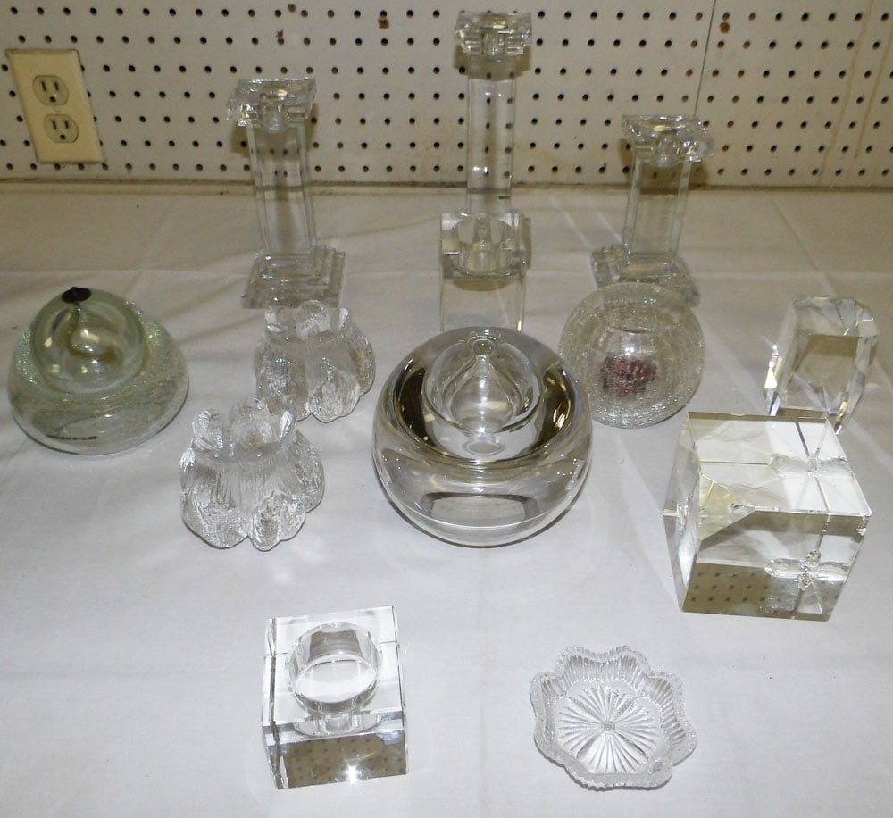 Lot Glass Paperweights - Oil Lamps - Misc.: Lot Glass Paperweights - Oil Lamps - Misc.. 8" H 3" Dia "ALL DESCRIPTIONS AND ANY CONDITION STATEMENT GIVEN BY LANGSTON AUCTION GALLERY ARE STRICTLY OPINIONS AND LANGSTON'S SHALL HAVE NO RESPONSIBILIT