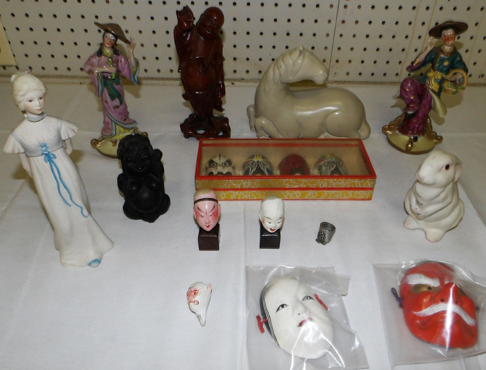 Lot Oriental Porcelain - Resin Figurines (1 of 6)