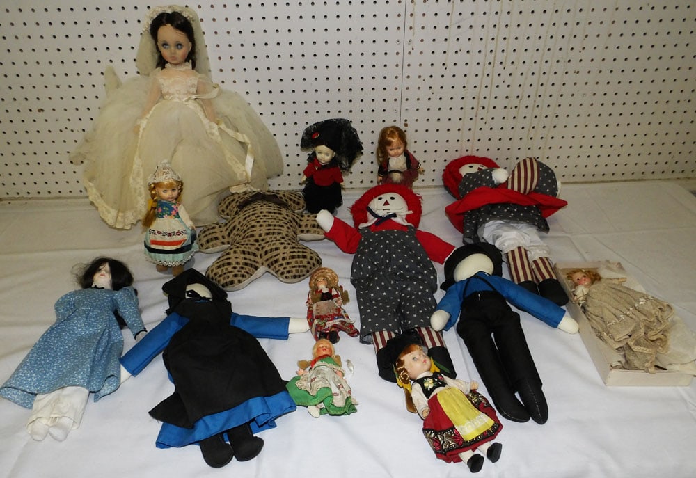 Lot Dolls: Lot Dolls. 20" Tall "ALL DESCRIPTIONS AND ANY CONDITION STATEMENT GIVEN BY LANGSTON AUCTION GALLERY ARE STRICTLY OPINIONS AND LANGSTON'S SHALL HAVE NO RESPONSIBILITY FOR ERRORS OR OMISSIONS. THE ABSEN