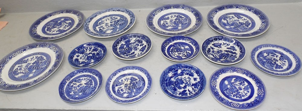 Lot of Blue Willow Porcelain Plates (1 of 7)