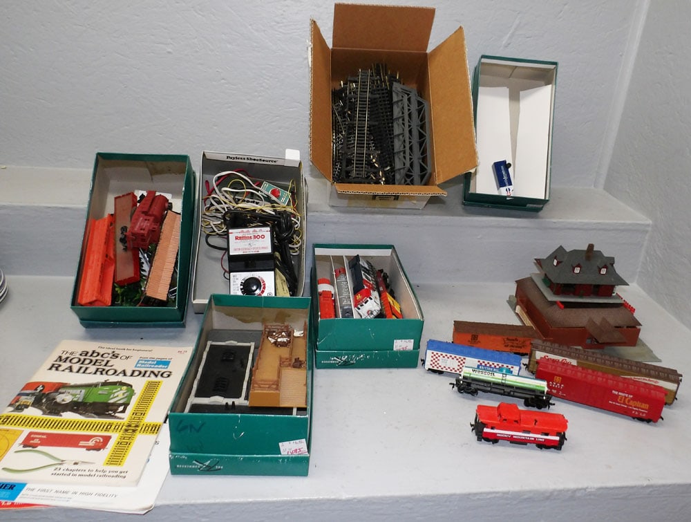 Tyco Electric Railroad Set with Cars, Track, Controller, & Books: Tyco Electric Railroad Set with Cars, Track, Controller, & Books. Book: Up to 11" x 8" "ALL DESCRIPTIONS AND ANY CONDITION STATEMENT GIVEN BY LANGSTON AUCTION GALLERY ARE STRICTLY OPINIONS AND LANGSTO