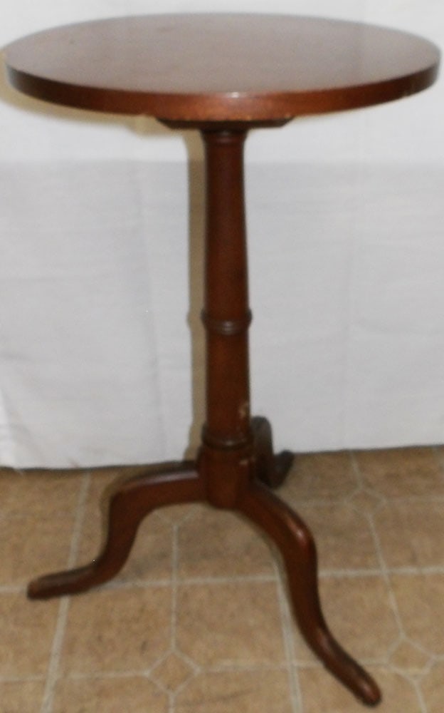 Mahogany Candlestand: Mahogany Candlestand . 28 1/4" H 19" Dia. "ALL DESCRIPTIONS AND ANY CONDITION STATEMENT GIVEN BY LANGSTON AUCTION GALLERY ARE STRICTLY OPINIONS AND LANGSTON'S SHALL HAVE NO RESPONSIBILITY FOR ERRORS O