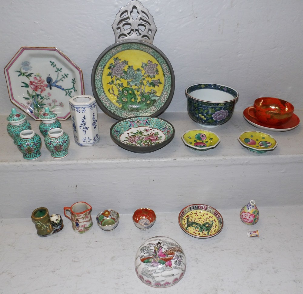Lot of Oriental Porcelain Items (1 of 4)