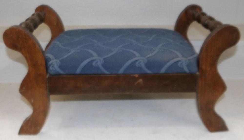 Mahogany Foot Stool: Mahogany Foot Stool. 11 1/4" H 20 1/2" W 11 1/4" D "ALL DESCRIPTIONS AND ANY CONDITION STATEMENT GIVEN BY LANGSTON AUCTION GALLERY ARE STRICTLY OPINIONS AND LANGSTON'S SHALL HAVE NO RESPONSIBILITY FOR