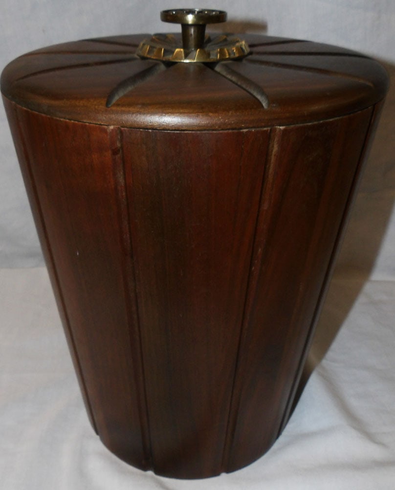 Mid Century Modern Walnut Ice Bucket: Mid Century Modern Walnut Ice Bucket. 10 3/4" X 8 1/2" "ALL DESCRIPTIONS AND ANY CONDITION STATEMENT GIVEN BY LANGSTON AUCTION GALLERY ARE STRICTLY OPINIONS AND LANGSTON'S SHALL HAVE NO RESPONSIBILITY