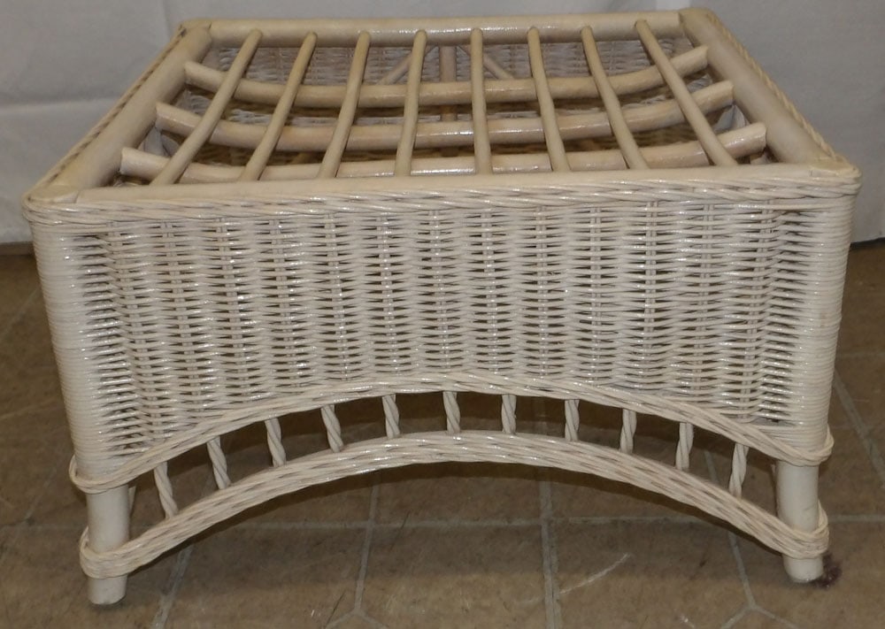 Painted Wicker Ottoman: Painted Wicker Ottoman. 13" H 22" Dia. "ALL DESCRIPTIONS AND ANY CONDITION STATEMENT GIVEN BY LANGSTON AUCTION GALLERY ARE STRICTLY OPINIONS AND LANGSTON'S SHALL HAVE NO RESPONSIBILITY FOR ERRORS OR O