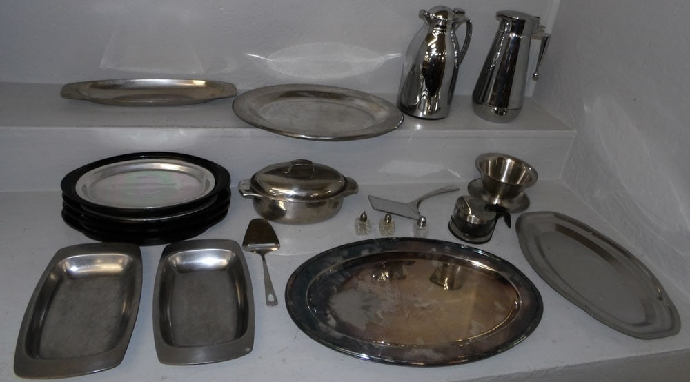Lot of Stainless Steel Household Items: Lot of Stainless Steel Household Items . Up to 19" x 13" "ALL DESCRIPTIONS AND ANY CONDITION STATEMENT GIVEN BY LANGSTON AUCTION GALLERY ARE STRICTLY OPINIONS AND LANGSTON'S SHALL HAVE NO RESPONSIBILI