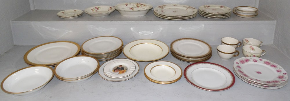 Lot of Porcelain Items (1 of 16)