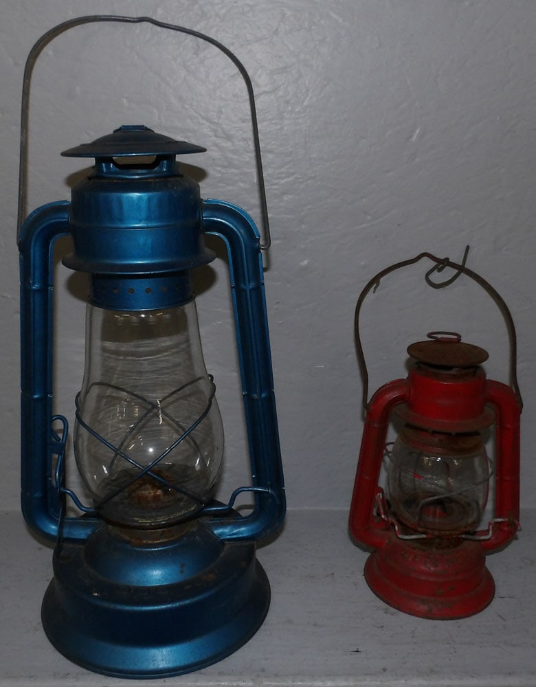 Two Antique Oil Lamps (1 of 4)