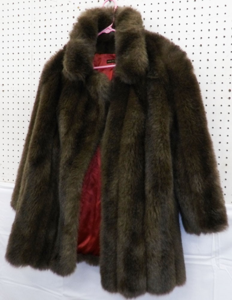 Vintage Fur Coat: Vintage Fur Coat . 36" L 23" W "ALL DESCRIPTIONS AND ANY CONDITION STATEMENT GIVEN BY LANGSTON AUCTION GALLERY ARE STRICTLY OPINIONS AND LANGSTON'S SHALL HAVE NO RESPONSIBILITY FOR ERRORS OR OMISSIONS