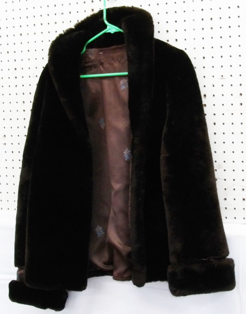 Vintage Fur Coat: Vintage Fur Coat . 30" L 18 1/2" W "ALL DESCRIPTIONS AND ANY CONDITION STATEMENT GIVEN BY LANGSTON AUCTION GALLERY ARE STRICTLY OPINIONS AND LANGSTON'S SHALL HAVE NO RESPONSIBILITY FOR ERRORS OR OMISS