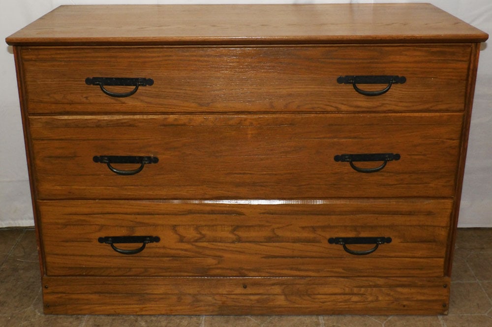 Oak Three Drawer Chest (1 of 11)
