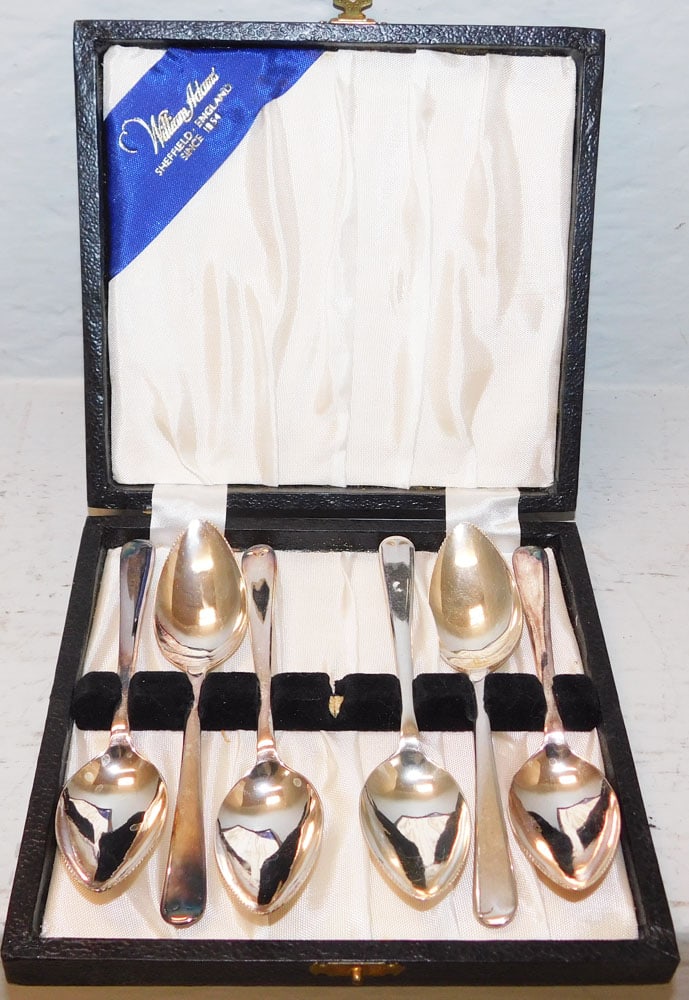 Lot of Sheffield Dessert Spoons in Case (1 of 5)