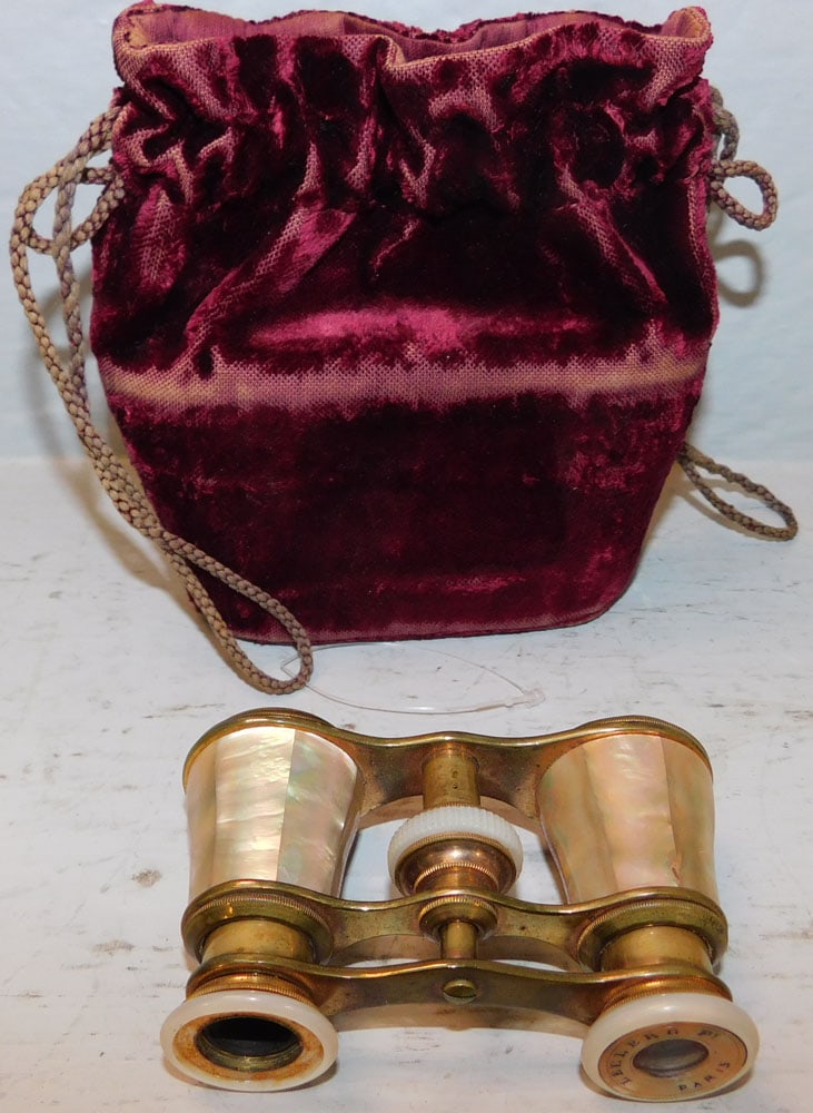 Brass & Mother of Pearl Opera Glasses: Brass & Mother of Pearl Opera Glasses. 2 1/2" X 5" "ALL DESCRIPTIONS AND ANY CONDITION STATEMENT GIVEN BY LANGSTON AUCTION GALLERY ARE STRICTLY OPINIONS AND LANGSTON'S SHALL HAVE NO RESPONSIBILITY FOR