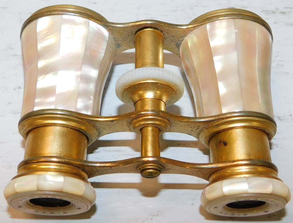 Brass French Mother of Pearl Opera Glasses: Brass French Mother of Pearl Opera Glasses. 3 3/4" X 2 1/2" "ALL DESCRIPTIONS AND ANY CONDITION STATEMENT GIVEN BY LANGSTON AUCTION GALLERY ARE STRICTLY OPINIONS AND LANGSTON'S SHALL HAVE NO RESPONSIB