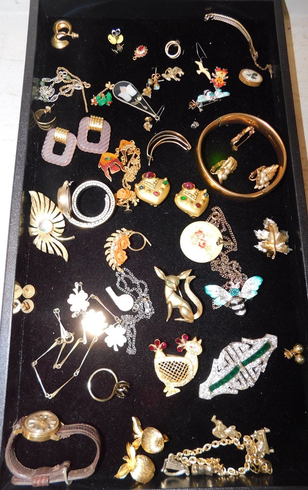 Lot of Costume Jewelry (1 of 4)