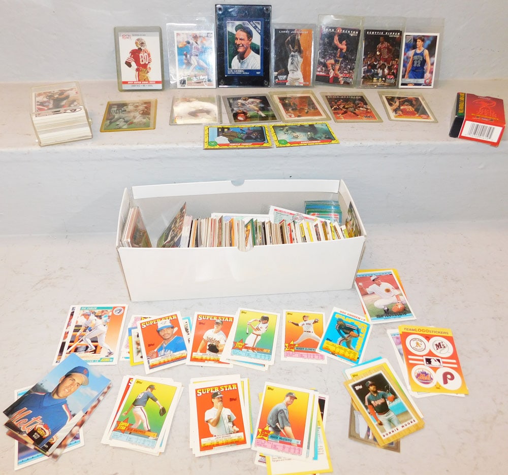 Lot of Baseball Cards: Lot of Baseball Cards . Up To 5" X 3 1/2" "ALL DESCRIPTIONS AND ANY CONDITION STATEMENT GIVEN BY LANGSTON AUCTION GALLERY ARE STRICTLY OPINIONS AND LANGSTON'S SHALL HAVE NO RESPONSIBILITY FOR ERRORS O