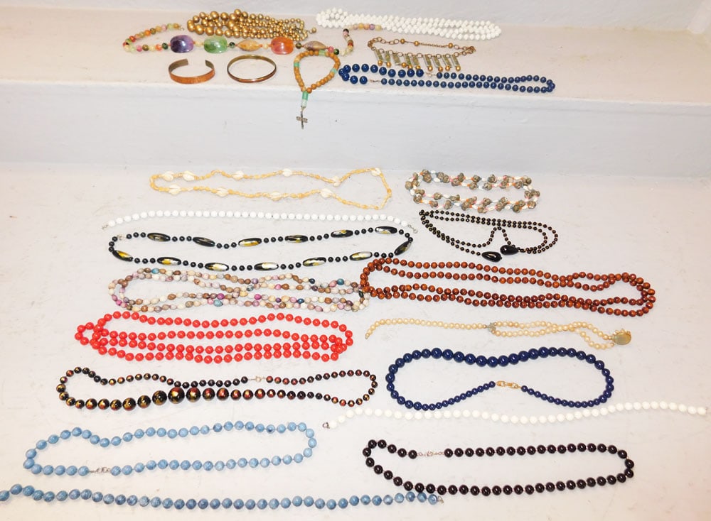 Lot of Costume Jewelry (1 of 5)