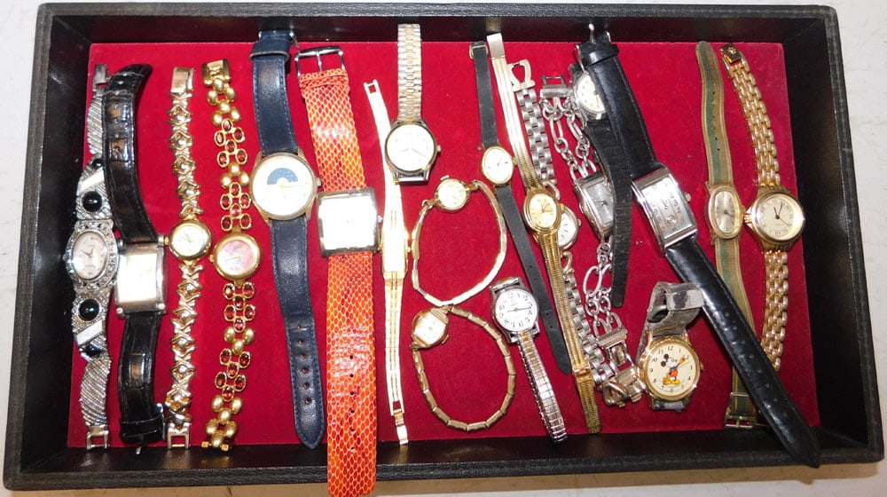 Lot of Wristwatches: Lot of Wristwatches . Up To 7 1/2" Long "ALL DESCRIPTIONS AND ANY CONDITION STATEMENT GIVEN BY LANGSTON AUCTION GALLERY ARE STRICTLY OPINIONS AND LANGSTON'S SHALL HAVE NO RESPONSIBILITY FOR ERRORS OR