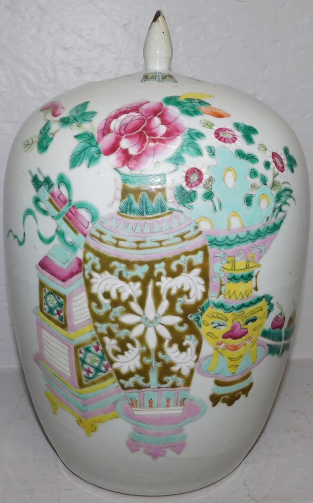 19th Century Chinese Famile Rose Painted Porcelain Covered Urn: 19th Century Chinese Famile Rose Painted Porcelain Covered Urn . 12 1/4" H 8" Dia., "ALL DESCRIPTIONS AND ANY CONDITION STATEMENT GIVEN BY LANGSTON AUCTION GALLERY ARE STRICTLY OPINIONS AND