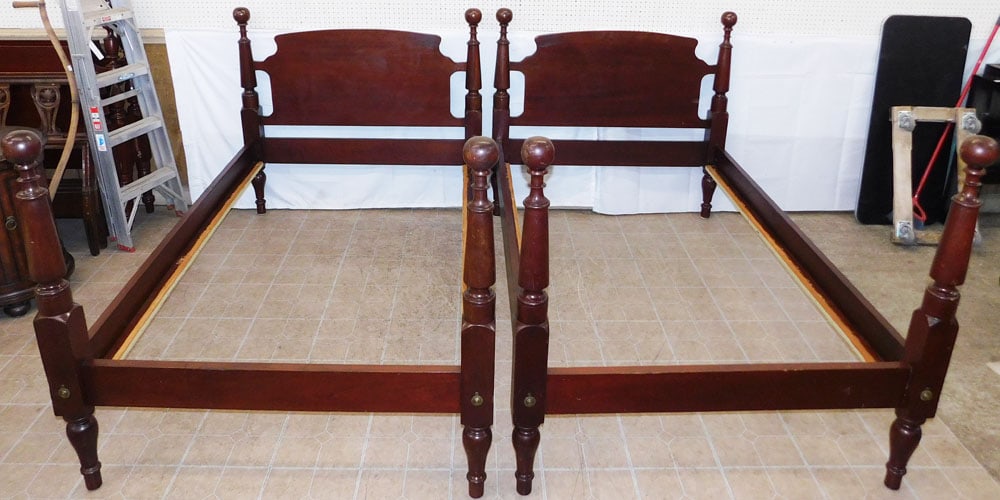 Pair Mahogany Cannonball 3/4 Size Beds With Rails And Bolts (1 of 7)