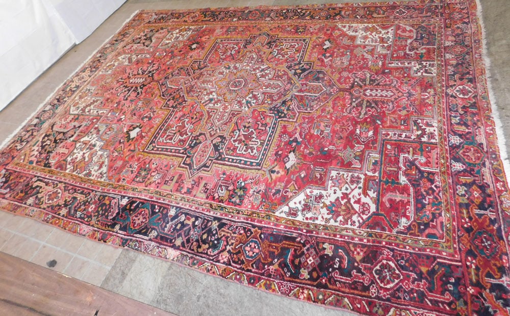 9' 8" x 13' 2" Hand Made Heriz Rug (1 of 4)