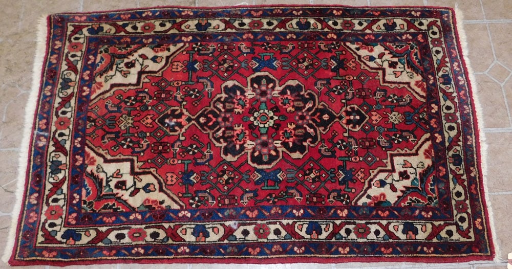 2' 2" x 3' 6" Hand Made Oriental Rug (1 of 4)