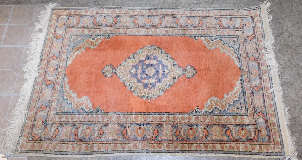 2' 11" x 4' 5" Hand Made Oriental Rug (1 of 4)