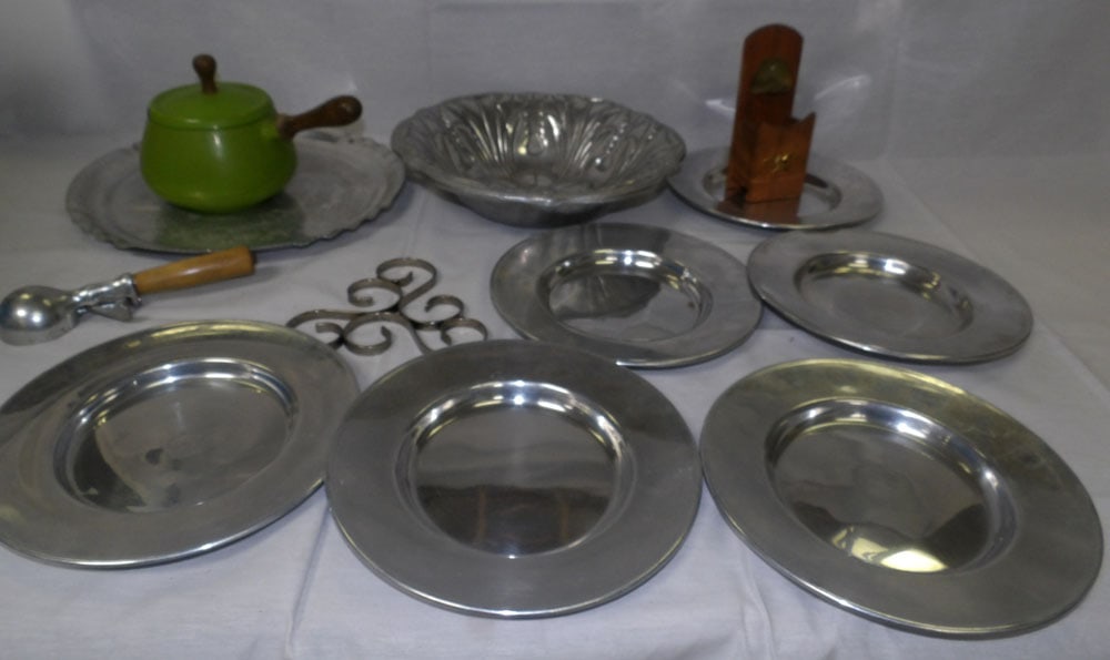 Lot Aluminum Items (1 of 5)