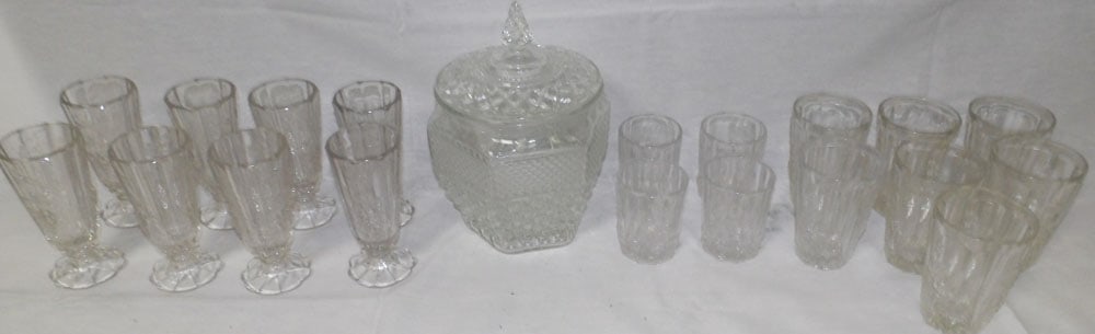 Lot Glass Items (1 of 4)