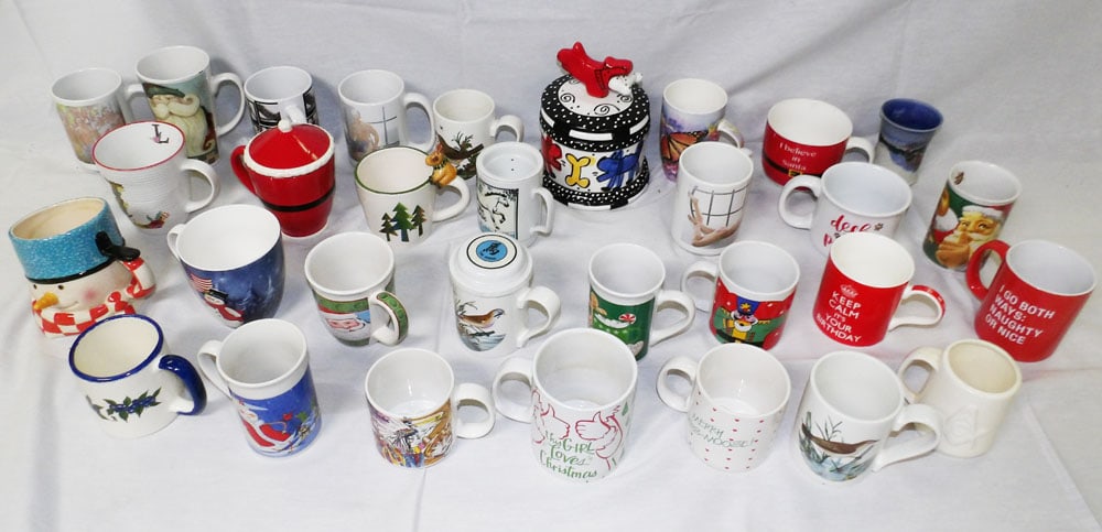 Lot Porcelain Items: Lot Porcelain Items. Up to 8" H 6" Dia. "ALL DESCRIPTIONS AND ANY CONDITION STATEMENT GIVEN BY LANGSTON AUCTION GALLERY ARE STRICTLY OPINIONS AND LANGSTON'S SHALL HAVE NO RESPONSIBILITY FOR ERRORS OR