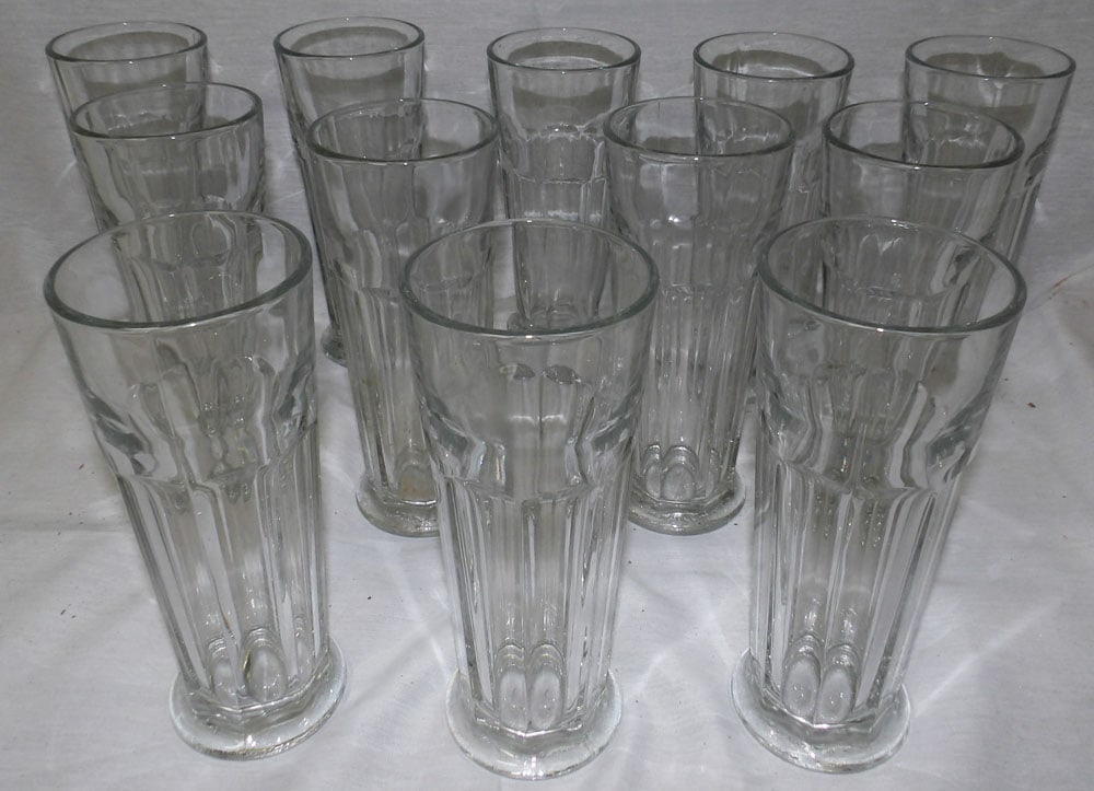 Lot Vintage Tall Glasses (1 of 3)