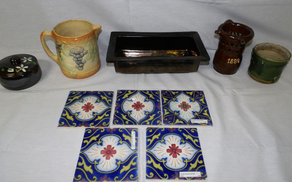 Lot Pottery Items (1 of 5)