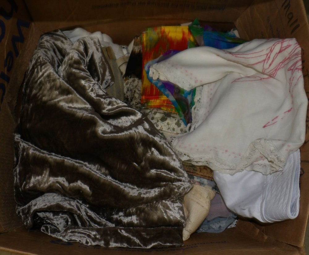 Lot Pillows - Linens - 4