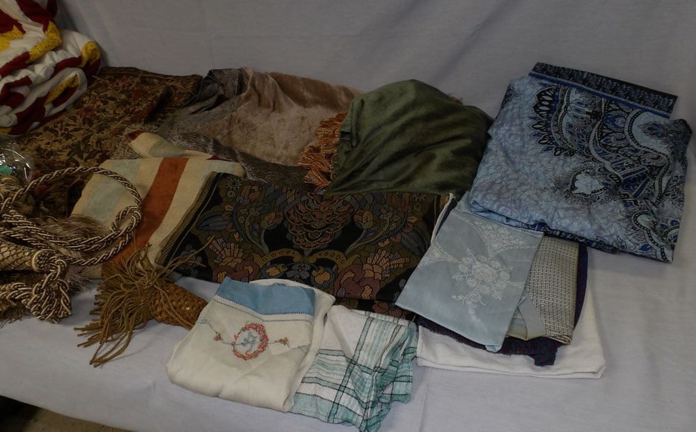 Lot Linens - 3