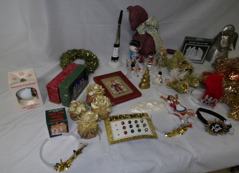 Lot Christmas Items - 2