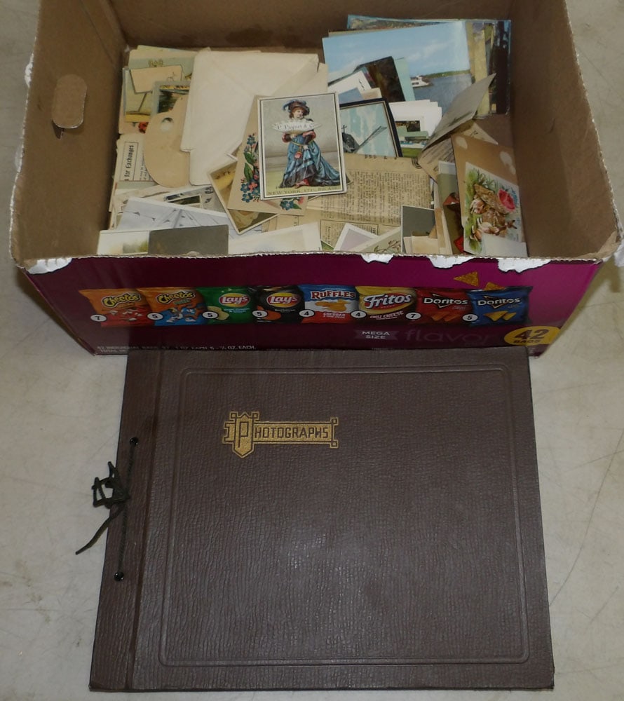 Lot Post Card Album (1 of 4)