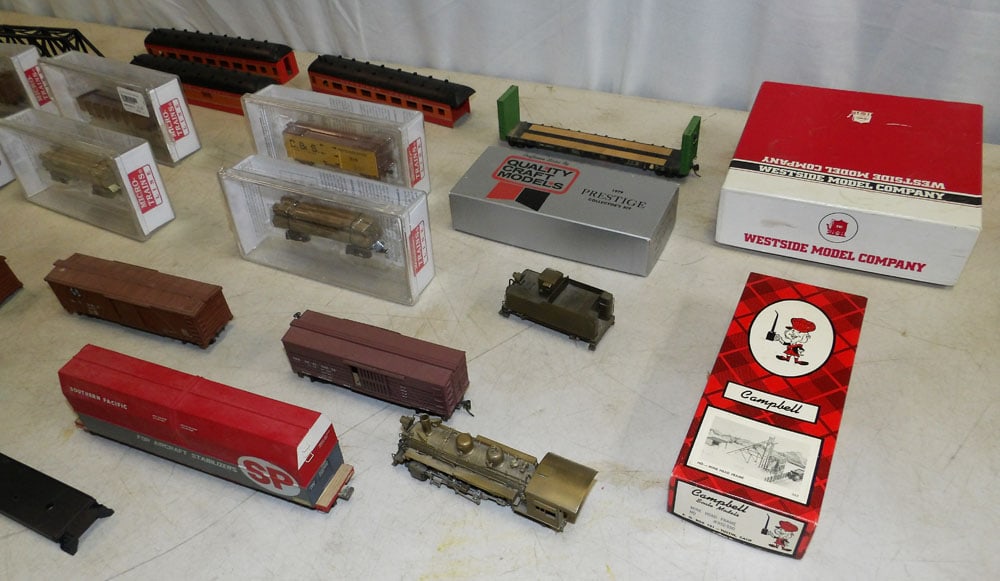 Lot Model Train Items - 3