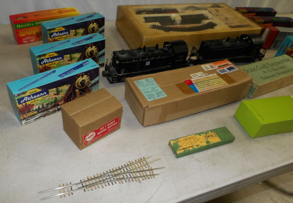 Lot Model Train Items - 2