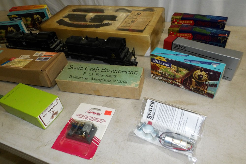 Lot Model Train Items - 3