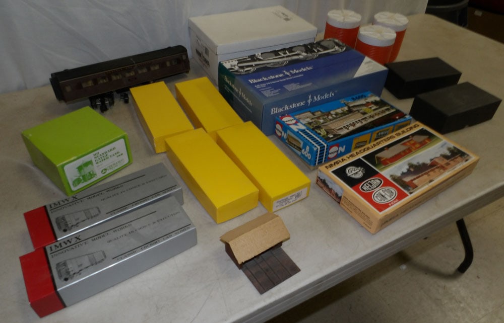 Lot Model Train Items - 2