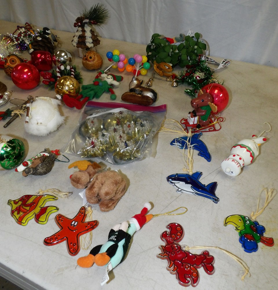 Lot Christmas Items - 3