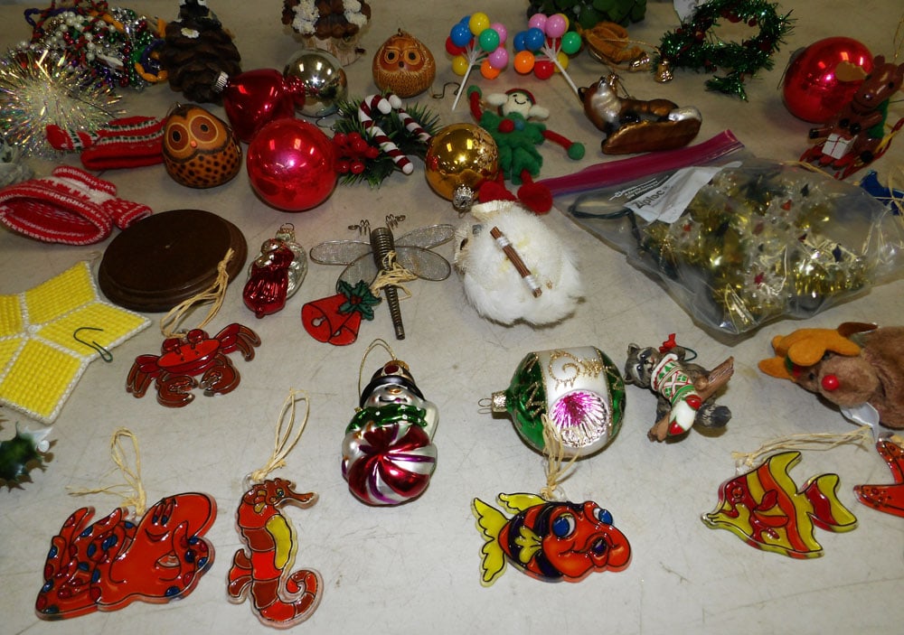 Lot Christmas Items - 4