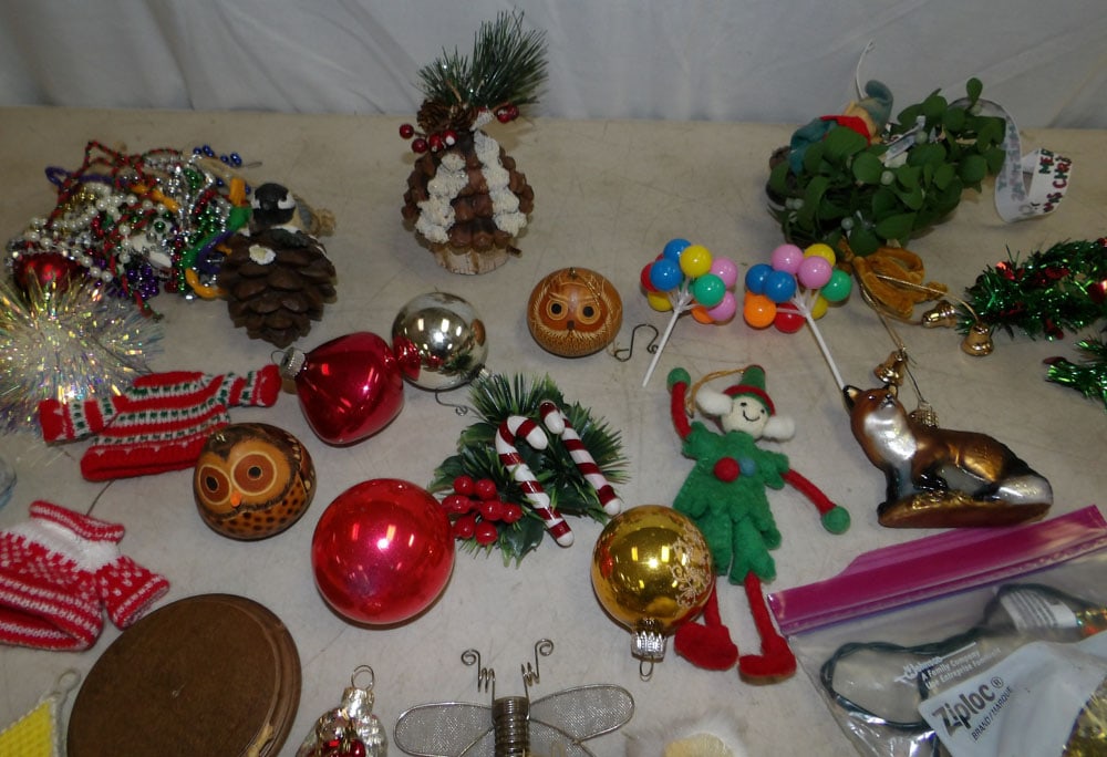 Lot Christmas Items - 5