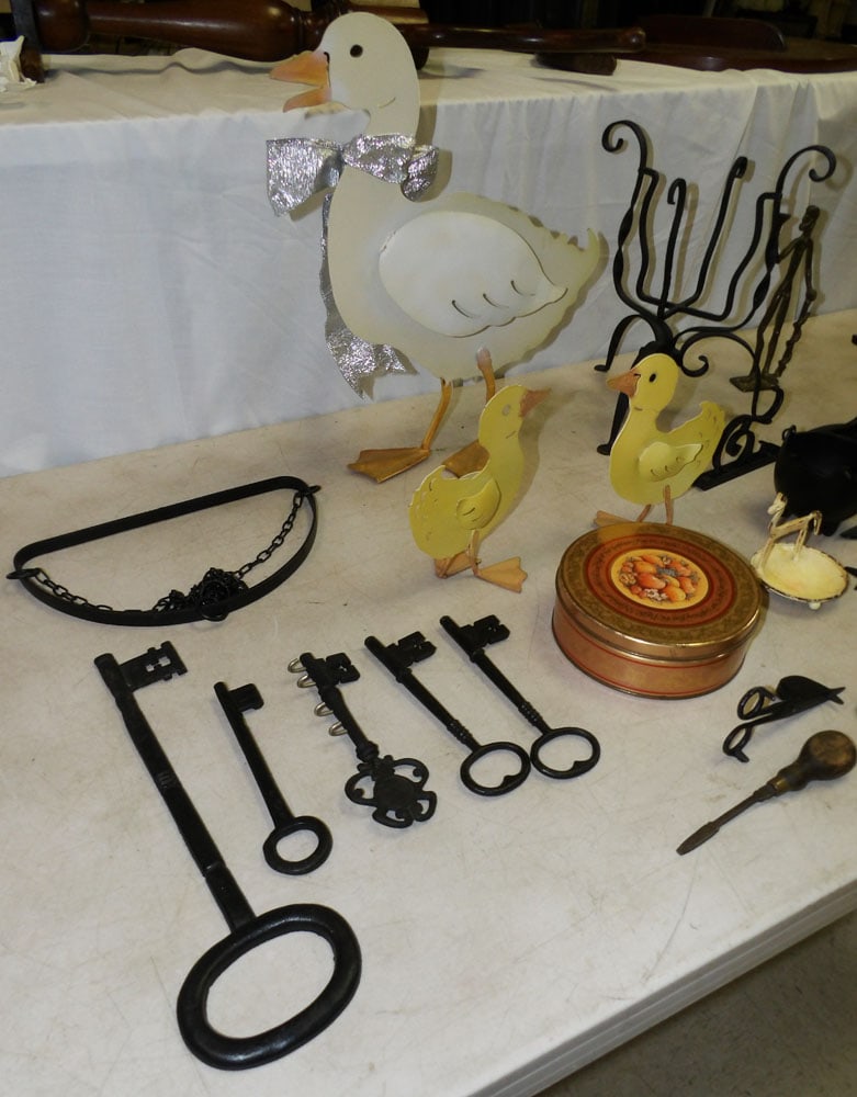 Lot Metal Decorator Items - 2