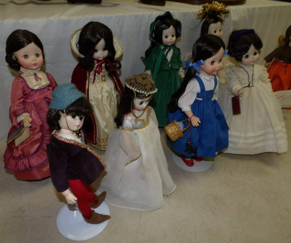 Lot Dolls - 2