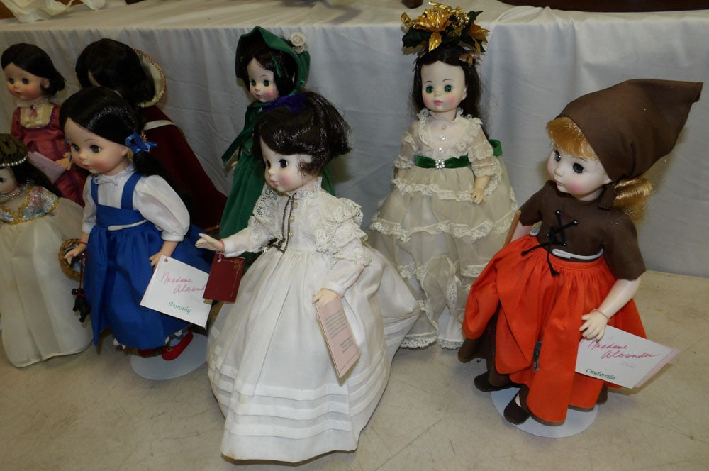 Lot Dolls - 3