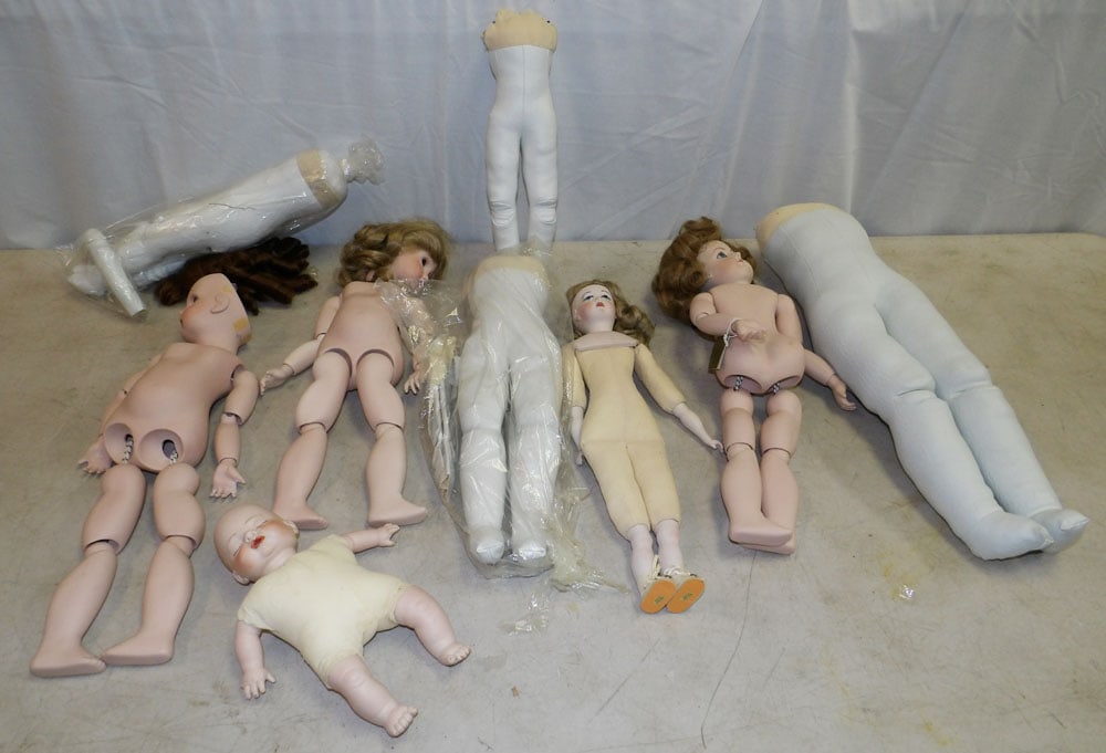 Lot Doll Parts (1 of 4)