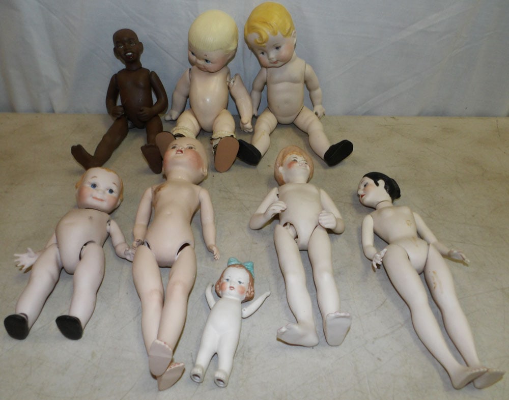 Lot Porcelain Dolls (1 of 3)