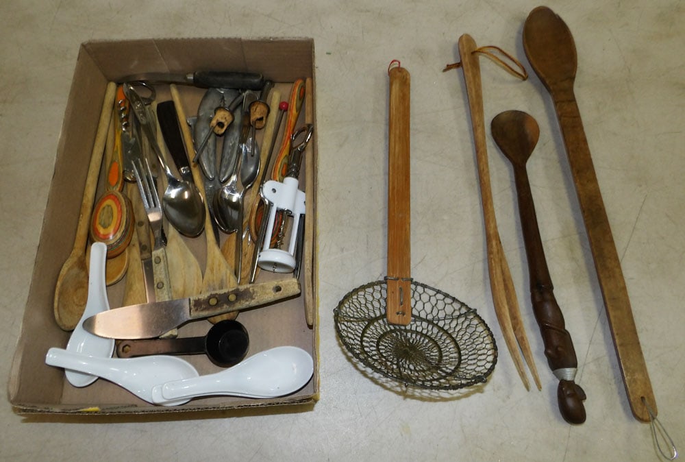 Lot Vintage Kitchen Utensils (1 of 5)